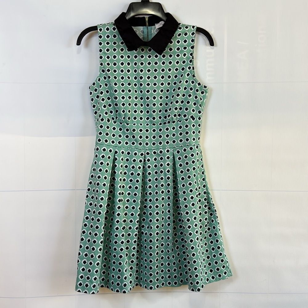 Closet dark mint green and black and white patterned, sleeveless dress, Size 8